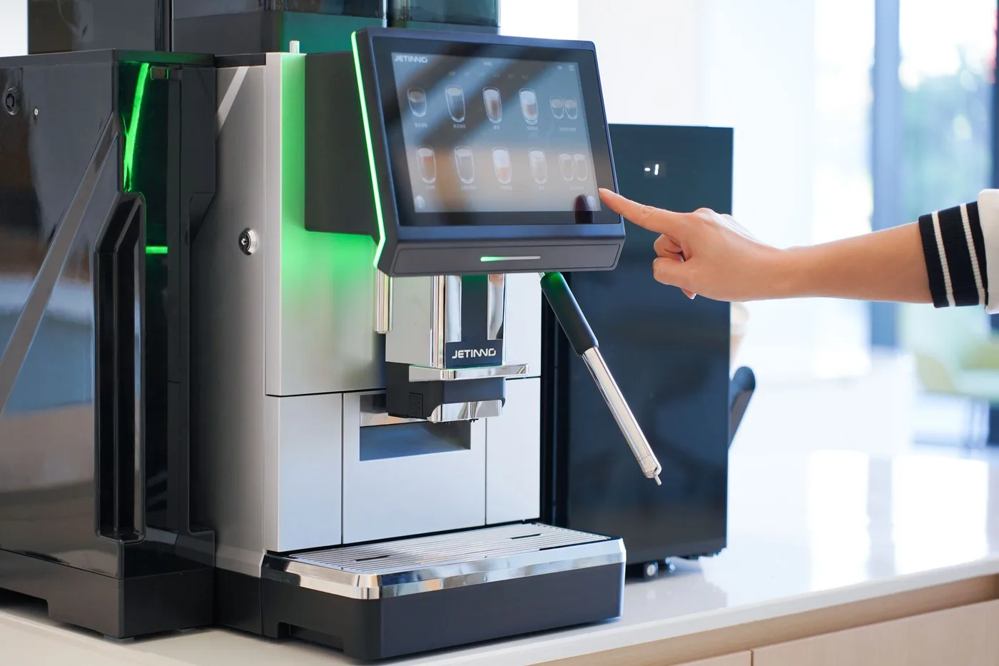 Selecting a drink on the Jetinno JL37 touchscreen